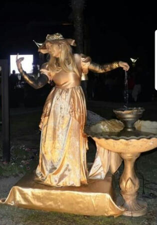 Estatua Viviente Fuente de Agua